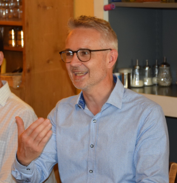 Das Foto zeigt Michael Gschwind, Psychologe und Coach FSP bei mfgschwind human Consulting.