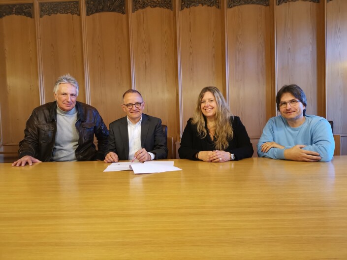 von links nach rechts: Karl Emmenegger (Impulse), Hanspeter Hilfiker (Stadtpräsident Aarau) Marianne Iseli (Leiterin Personal Stadt Aarau) und Oliver Faass (Impulse).