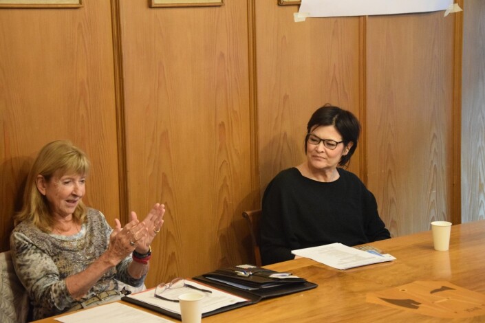 Elisabeth Spreng Troller spricht mit Nicole Bertherin