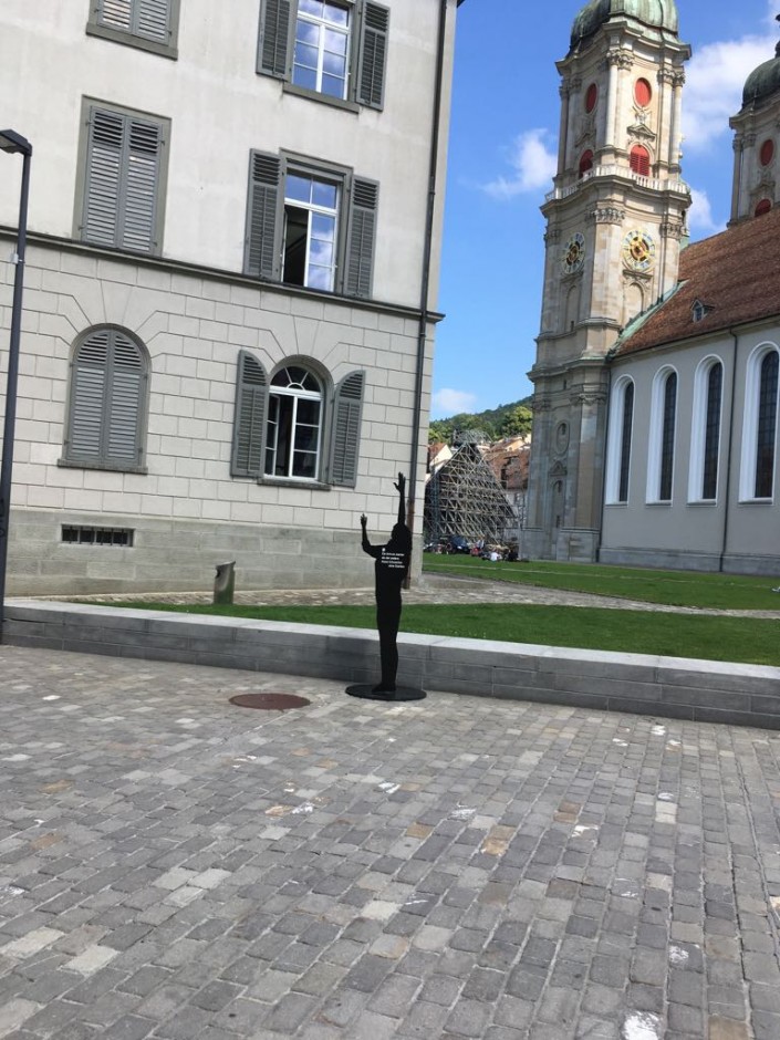 Das Foto zeigt eine der Silhouetten von «unsichtbar - Irritation in Schwarz» 